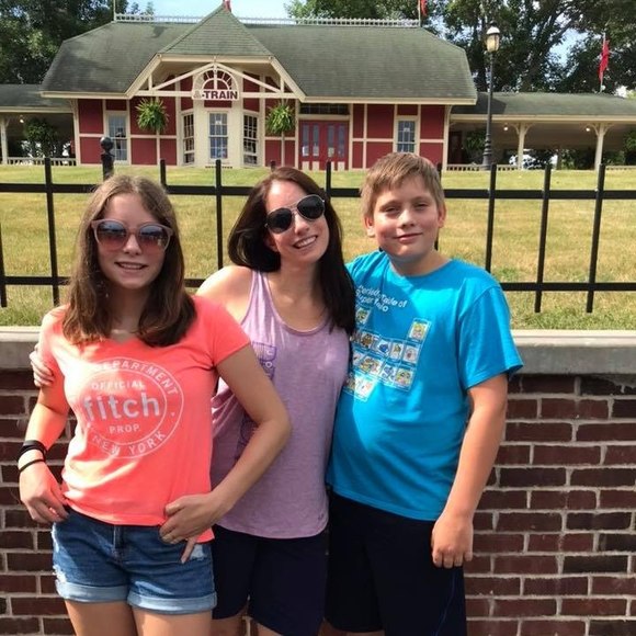 Meet your Posher, Lynnette - Picture 2 of 2